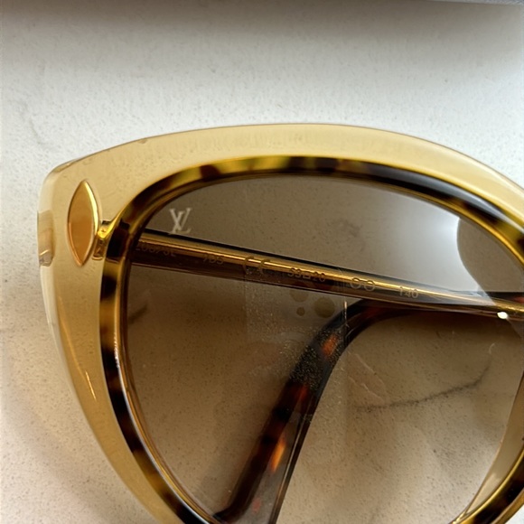 Louis Vuitton Willow Sunglasses - Picture 2 of 8